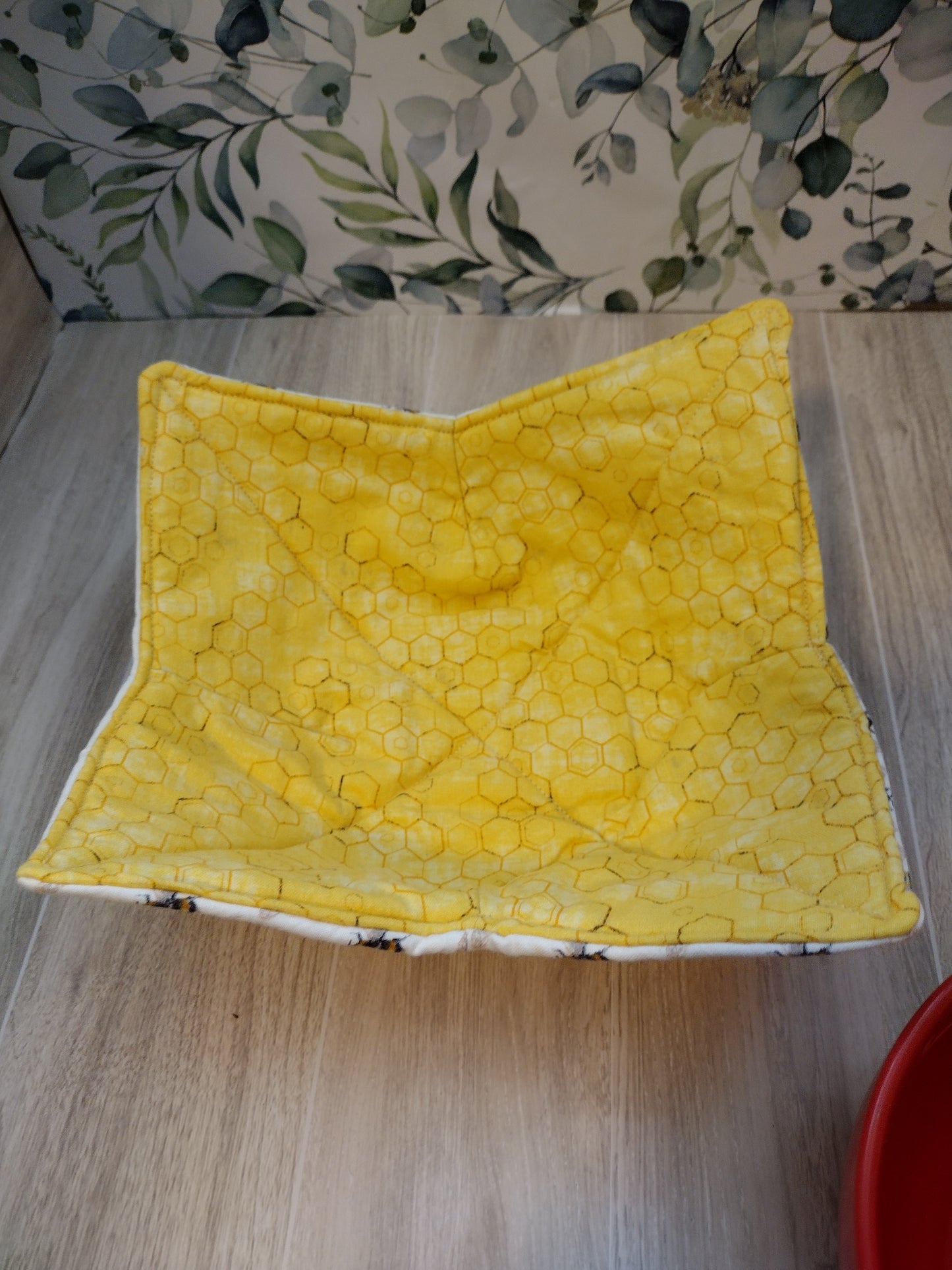Honeycomb/Bees bowl koozie