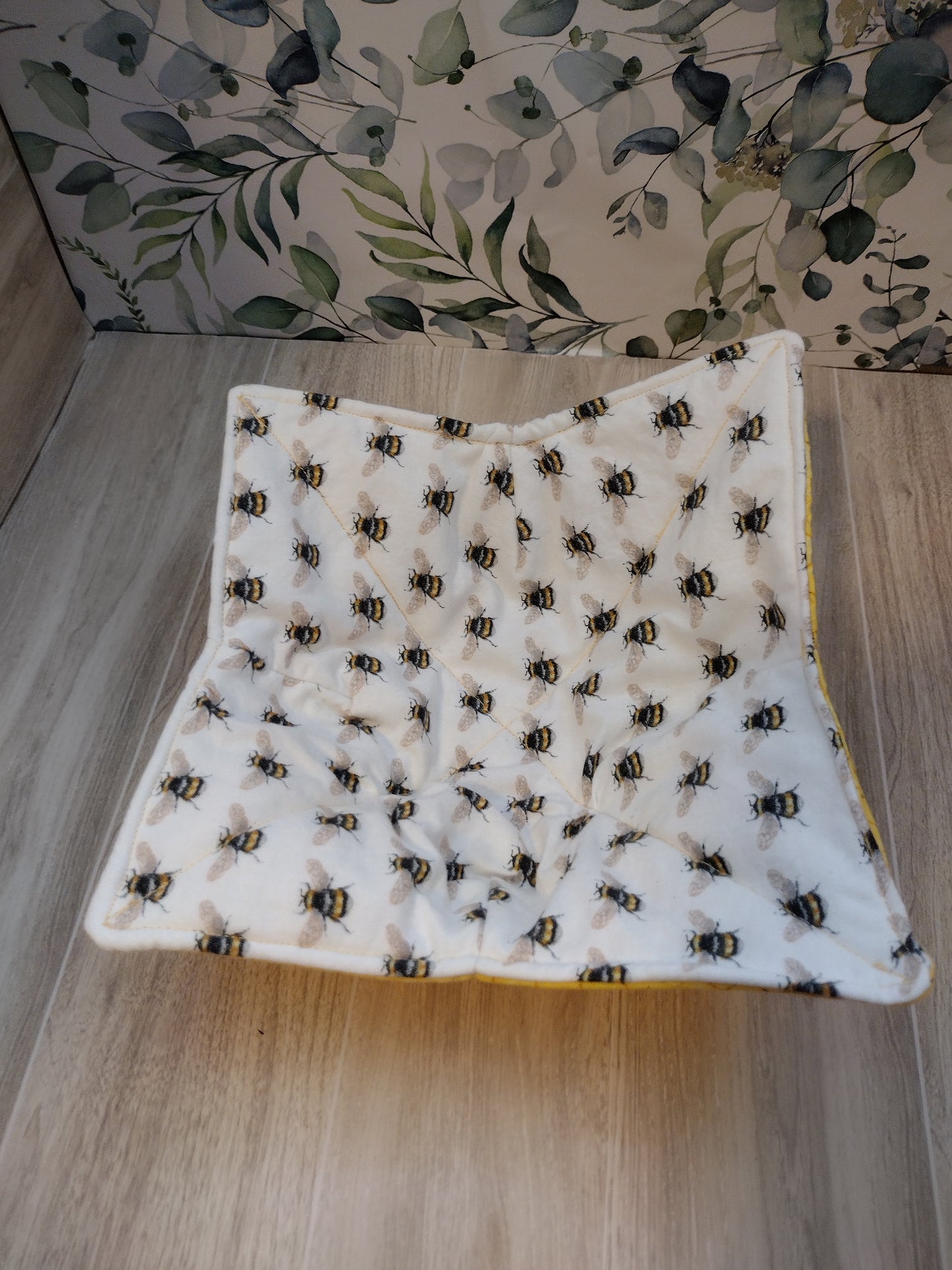 Honeycomb/Bees bowl koozie